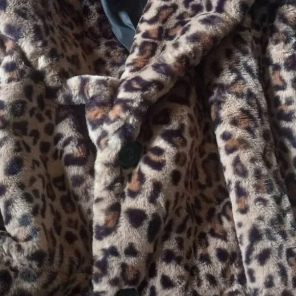 Luxe Faux Vegan Fur Leopard Print Oversized Coat Jacket - Picture 8 of 8